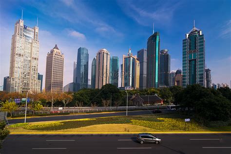 Urban escapes: Find quiet city spots to immerse in your next free novel adventure?