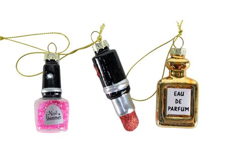 How do authors build lasting dread in free horror novels, not just cheap scares?