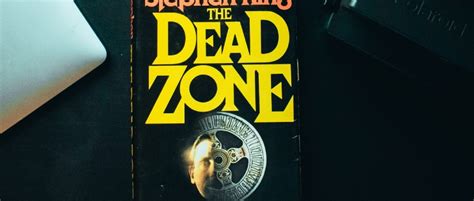 What specific horror novel techniques create deep, lasting dread for readers?