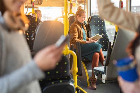 Best tips for reading novels on noisy city commutes?